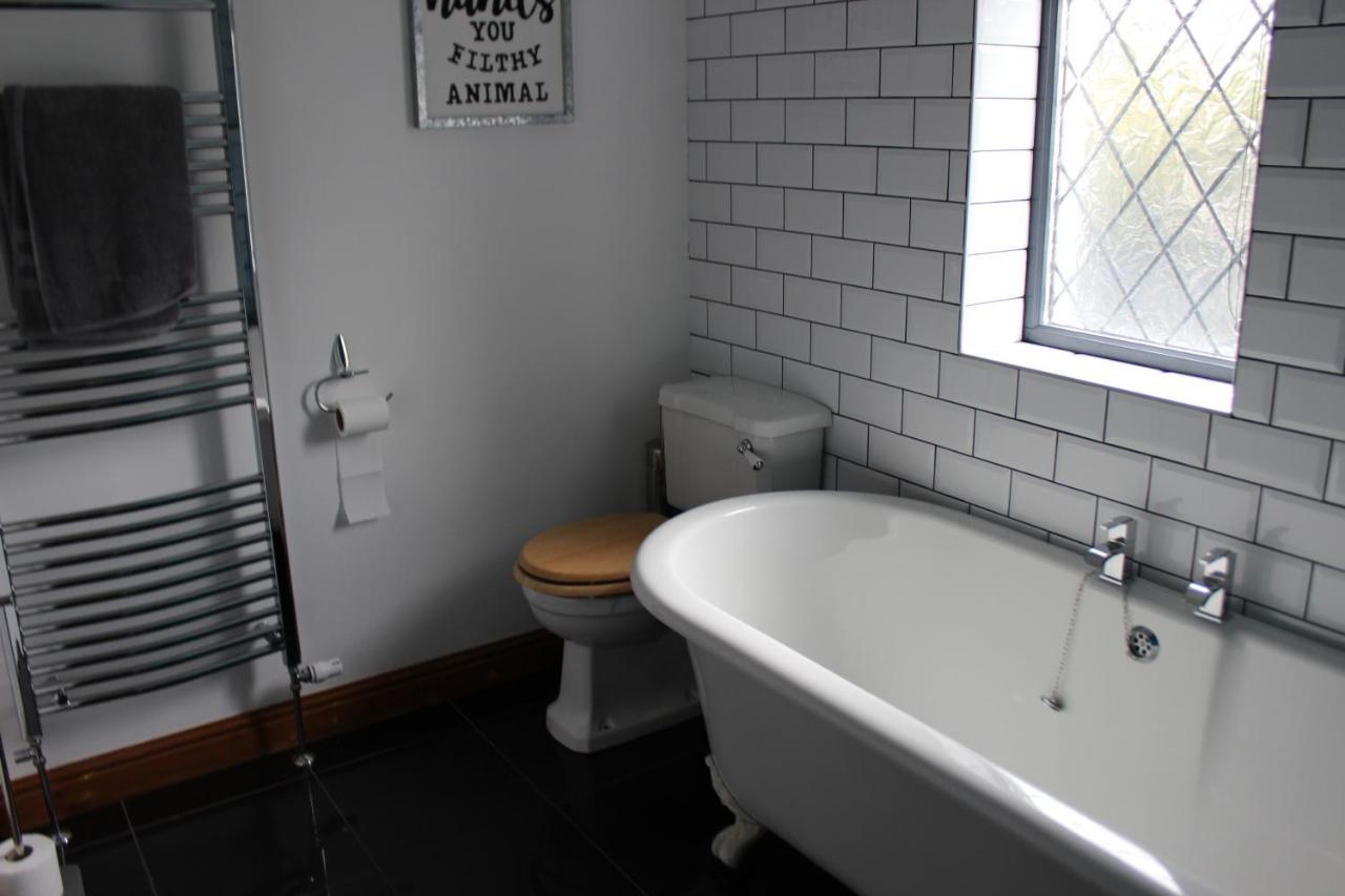Modern Spacious House - Sleeps 16, Free Parking, Sun Terrace Nuneaton