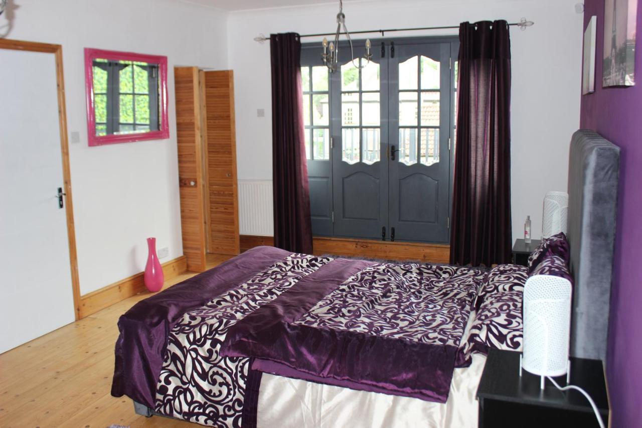 Modern Spacious House - Sleeps 16, Free Parking, Sun Terrace Vakantiehuis Nuneaton