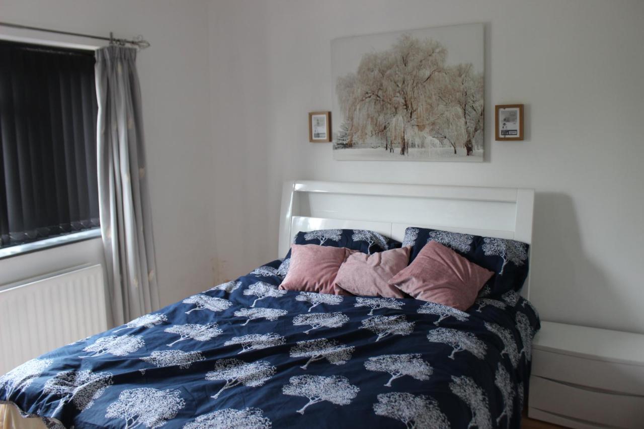 Modern Spacious House - Sleeps 16, Free Parking, Sun Terrace