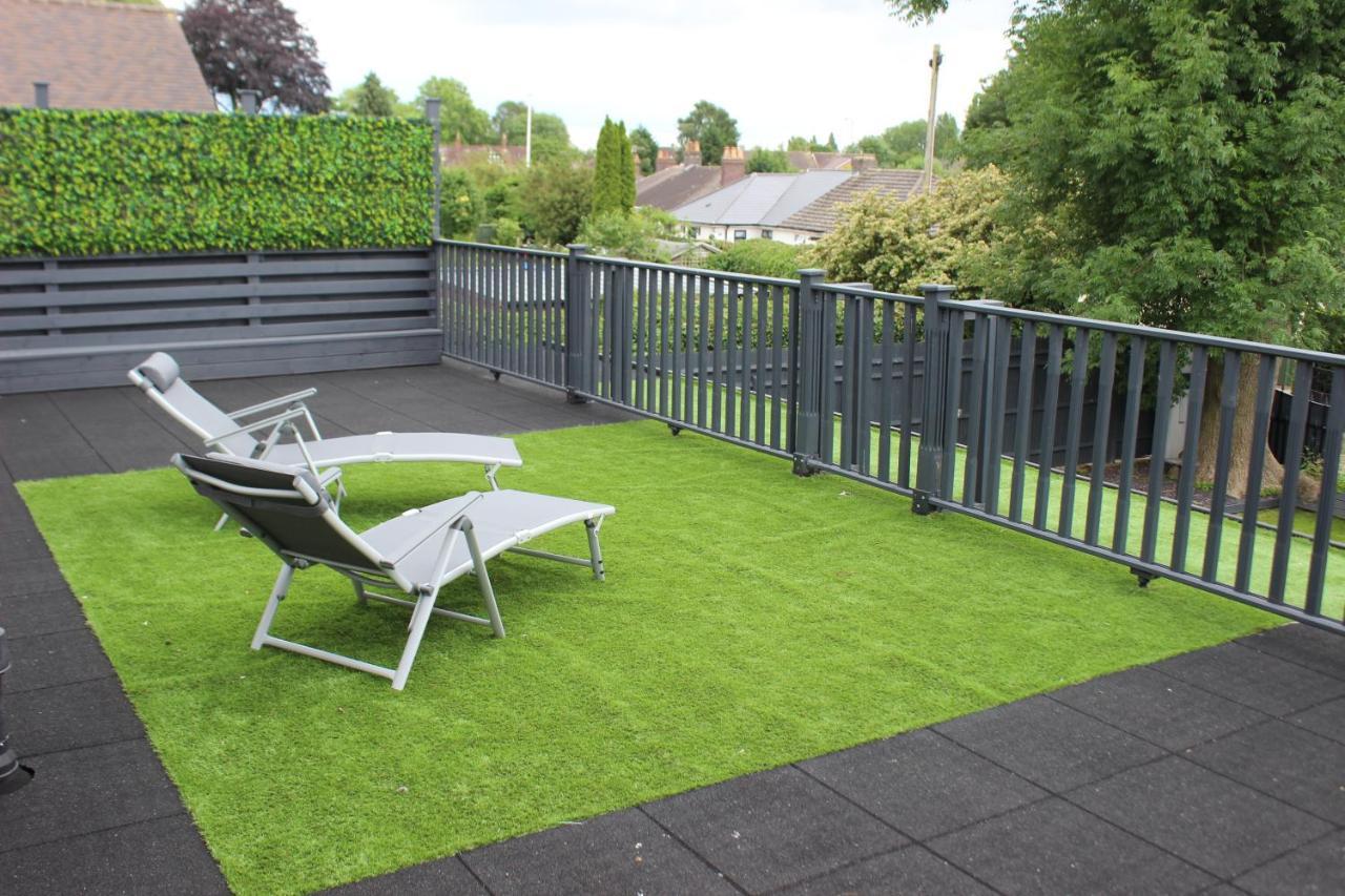 Modern Spacious House - Sleeps 16, Free Parking, Sun Terrace *