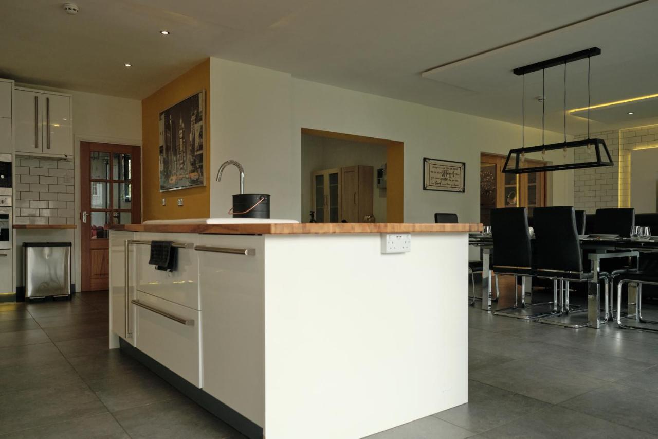 Modern Spacious House - Sleeps 16, Free Parking, Sun Terrace * Nuneaton