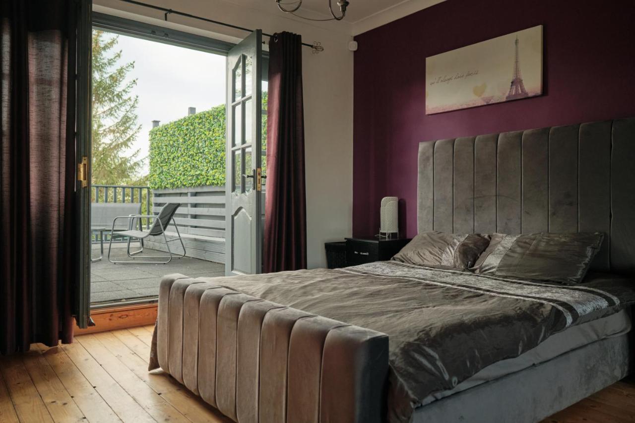 Vakantiehuis Modern Spacious House - Sleeps 16, Free Parking, Sun Terrace Nuneaton